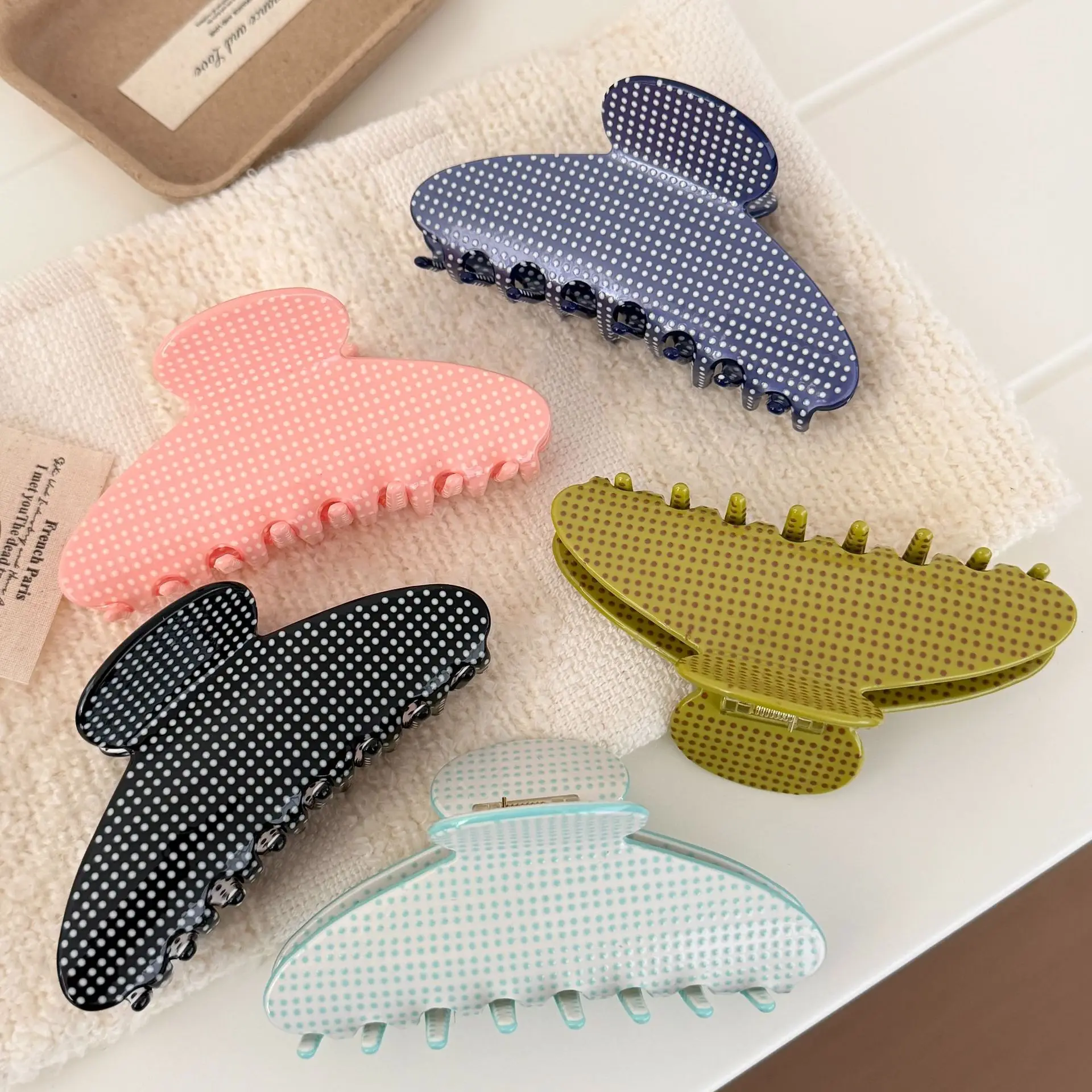 

Hair Claw Clip Durable Acetate Polka Dot Korean Style Versatile Gentle Hold Back Hair Clip for Women Casual Daily Wear