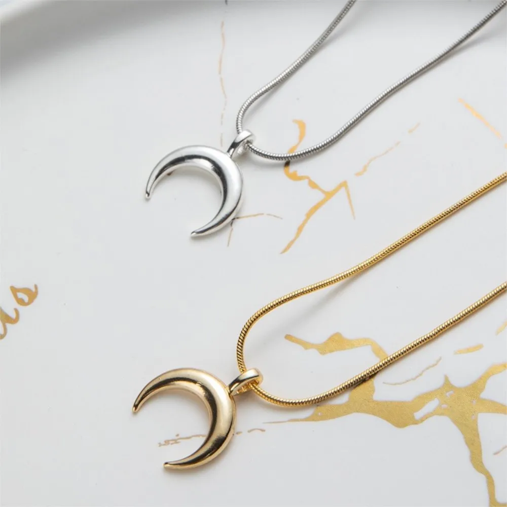 Gold Plated Moon Crescent วงกลมครึ่งวงกลม Charm สร้อยคอ Crescent Moon Bull Horn กระดูกจี้สร้อยคอผู้หญิงและสาว