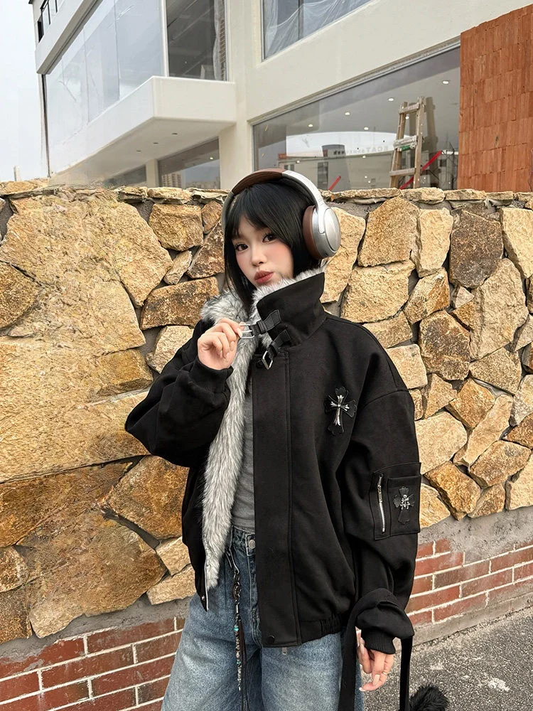 

Thiened Cotton Jaet with Fur Collar American Cross Design for Men And Women Winter Outerwear Street Sle Loose Fit Zippe...