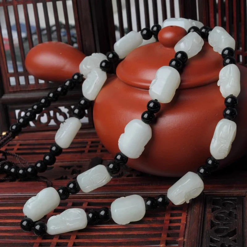 

Белое ожерелье с восемнадцатью архатами и цепочкой, шнурок с подвеской из нефрита Хэтиан.