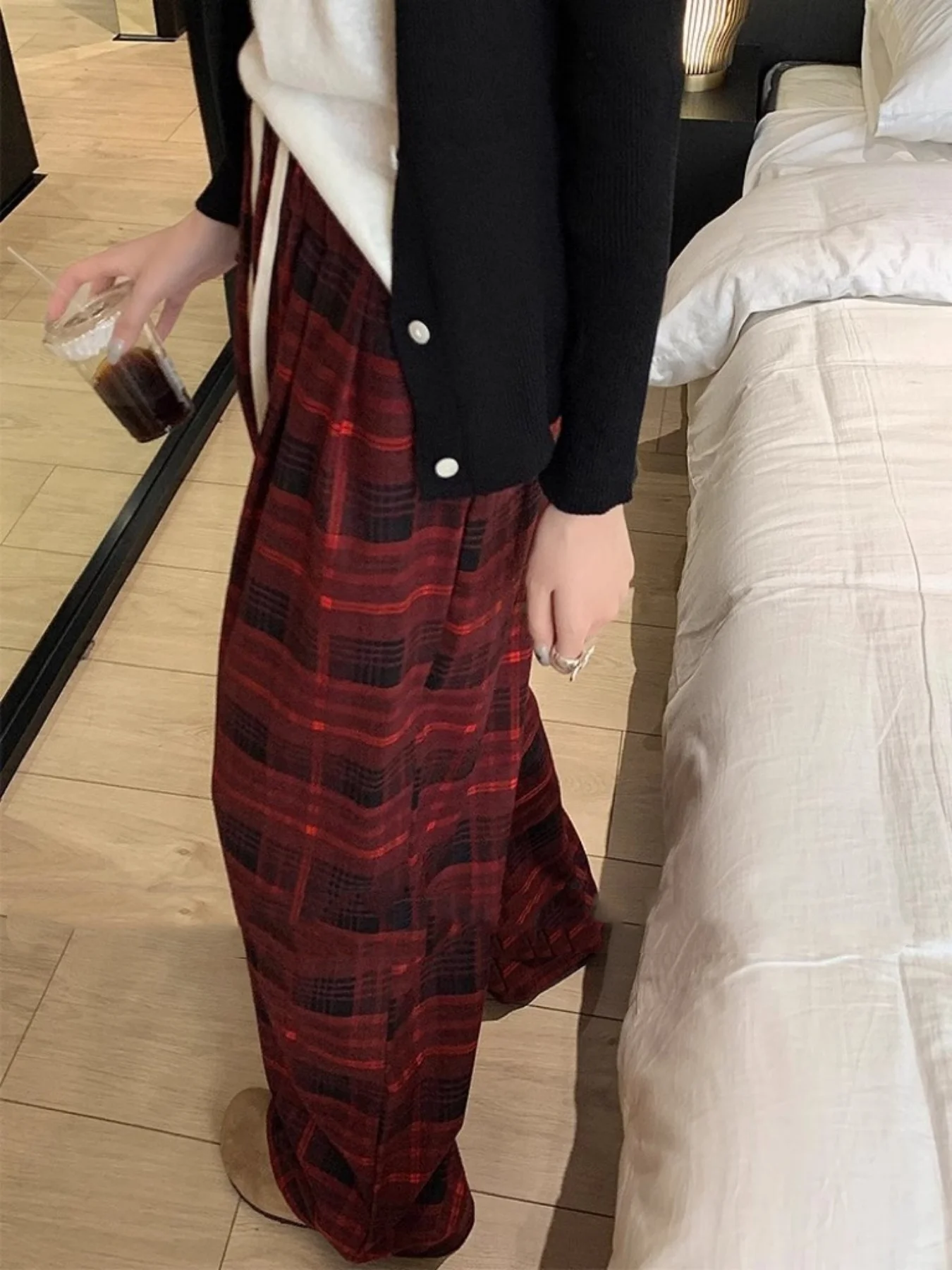 Pantaloni scozzesi coreani da donna di nuovo stile invernale, a vita alta, foderati in pile, spessi, larghi, casual, caldi, versatili, pantaloni a gamba larga da pendolarismo