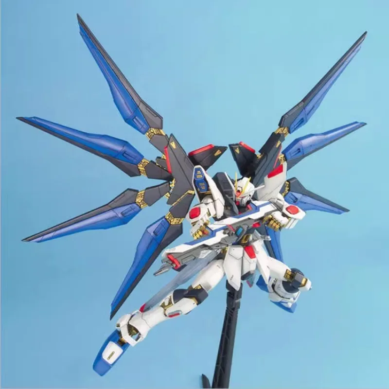 Bandai MG 1/100 Strong Attack Freedom Gundam Anime Ordinary Version Stike Freedom Assembly Can Do Model Gifts Mother Kids Toys