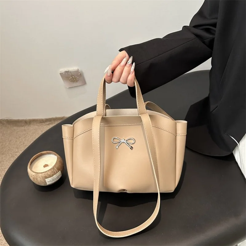 

Classic Parisian Style Leather Shoulder Bag For Women With Timeless Silhouette And Elegant Look