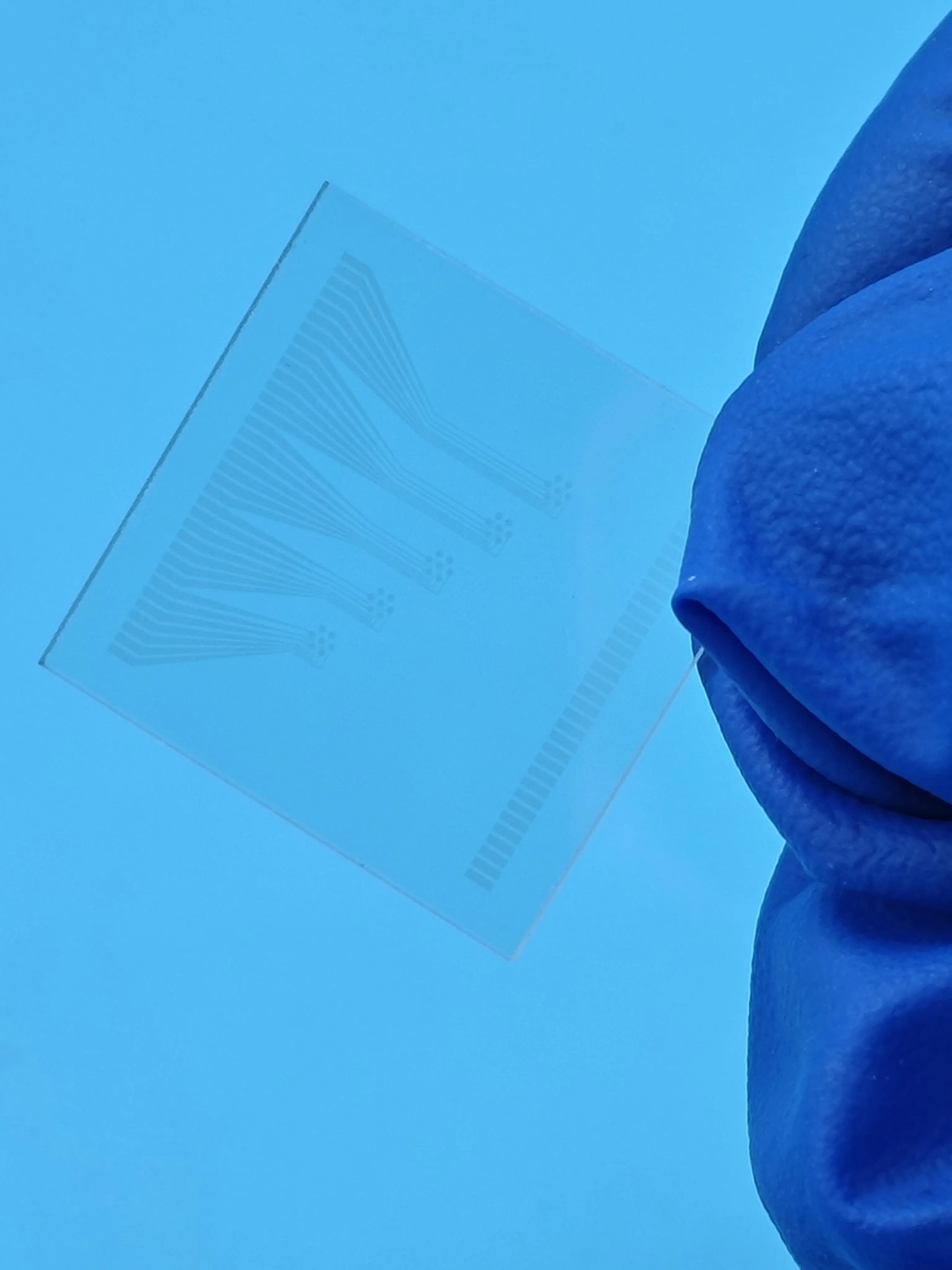 ITO Coated Sapphire Substrate 1mm Thick 7-10Ω Sheet Resistance Custom Cut & Etching Processing For Optoelectronic Experiment