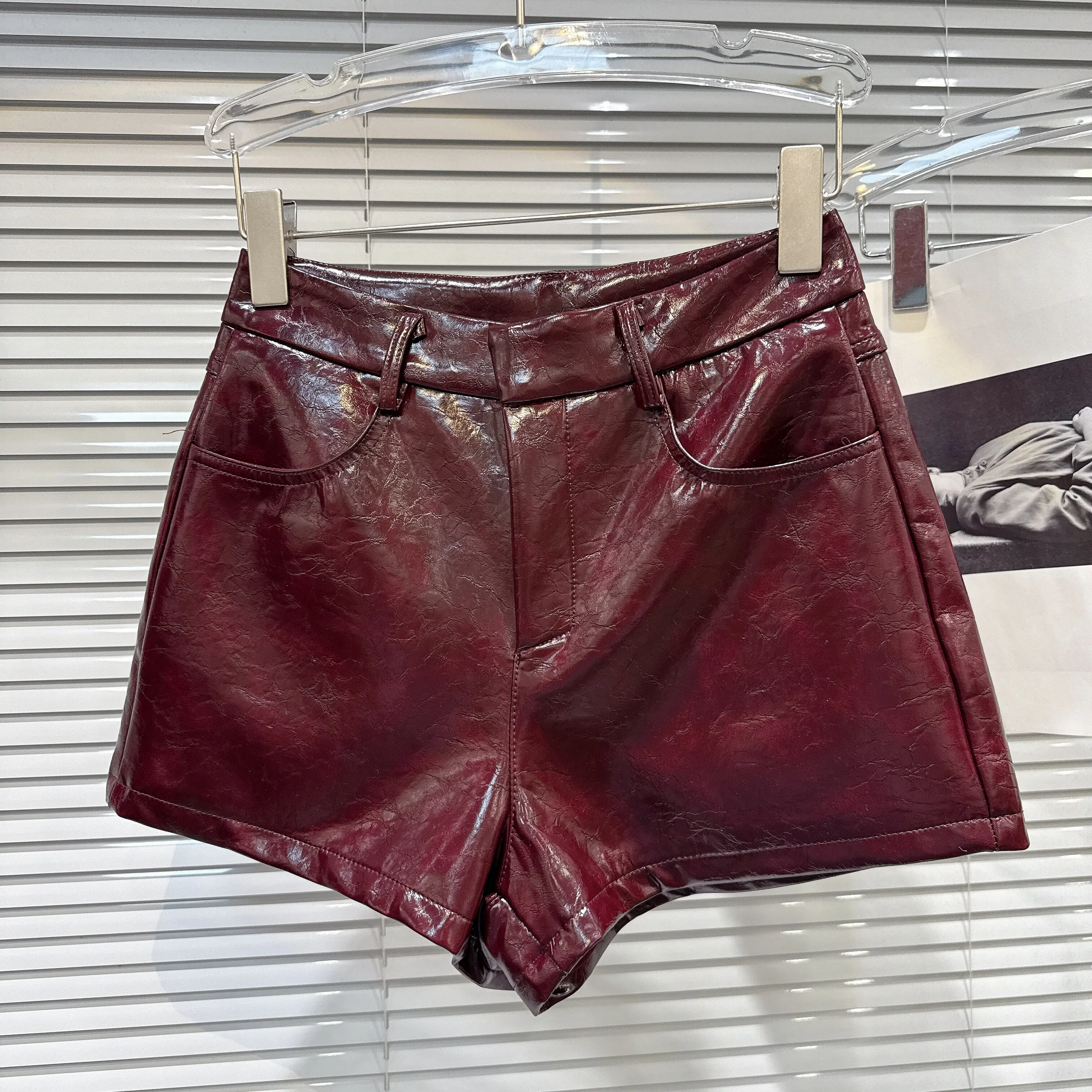 ZONHEMEN 2026 Autumn New Sexy Hot Girl Glossy Texture Solid Slim PU Leather Shorts Women Three-Quarter Length Shorts