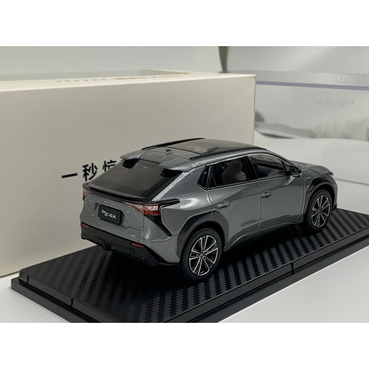 Diecast 1:30 Scale GAC Toyota BZ4X Two-color Alloy Car Model