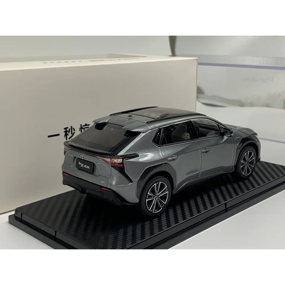 Diecast 1:30 Scale GAC Toyota BZ4X Two-color Alloy Car Model