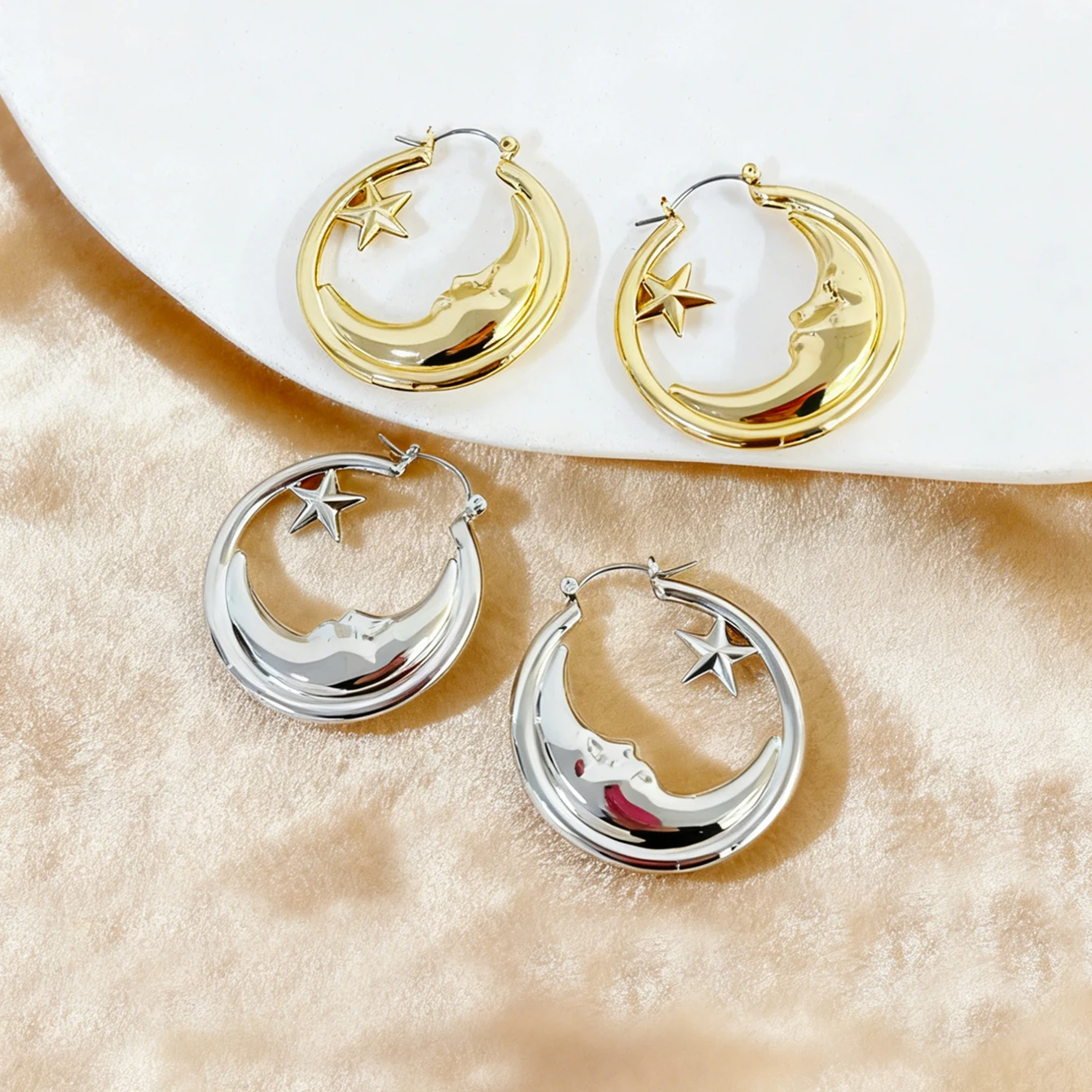 1 Pair of Fashionable and Exaggerated Y2K Style Moon and Star Hollow Earrings with a Unique Design