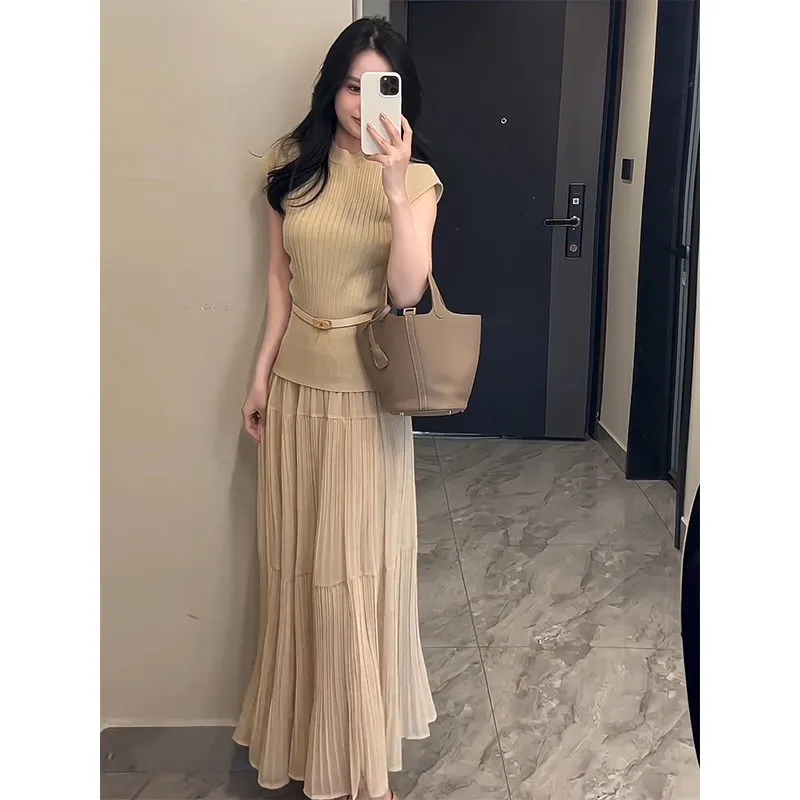 Age Reducing Slim Fit Knitted Short Sleeved Top Half Skirt Two-piece Set Summer New Women's Two-piece Set