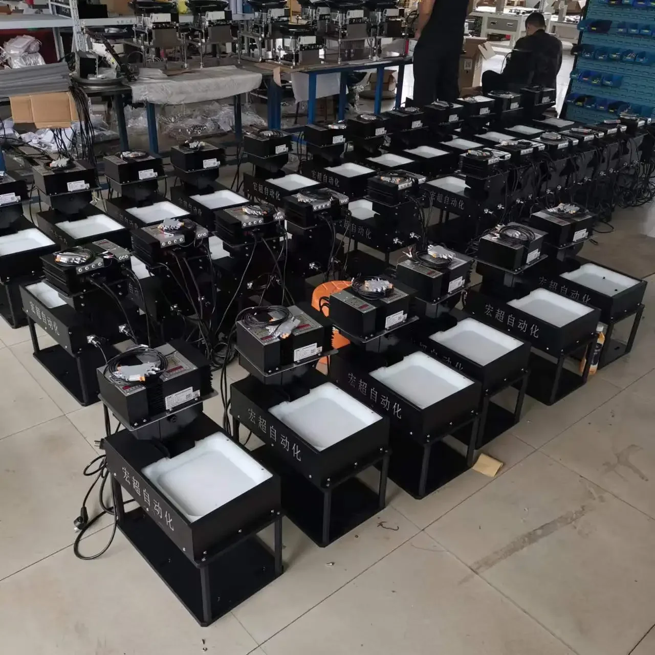 Chargeur flexible vibrant personnalisé, robot stable à 3 axes, haute performance