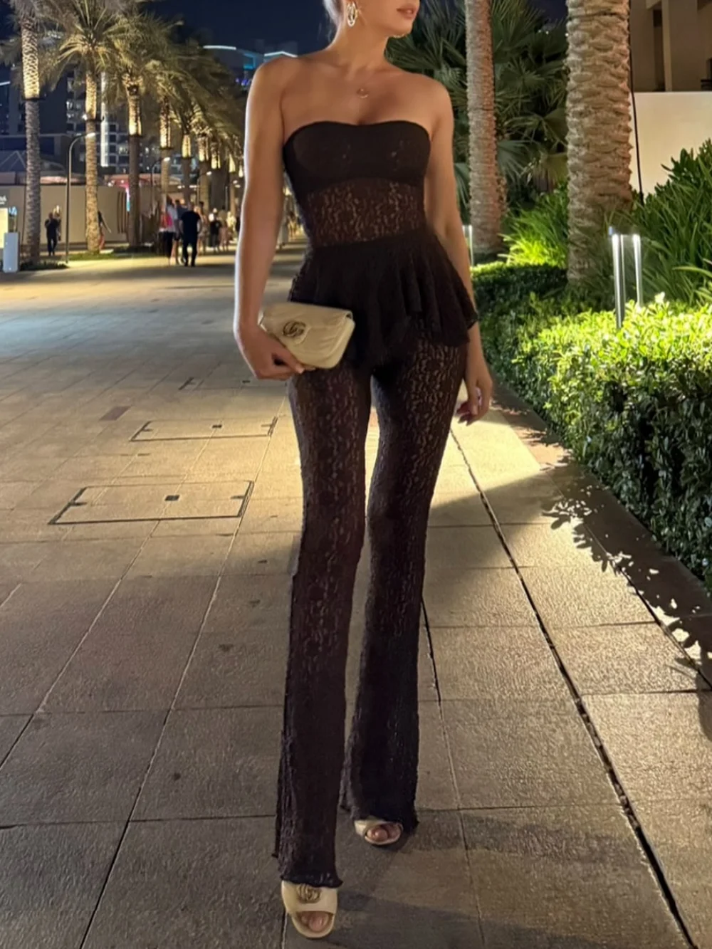 Pantalones acampanados de encaje hueco sexy para mujer, conjunto de top envolvente en el pecho, top sin mangas con hombros descubiertos, estilo de vacaciones para fiesta