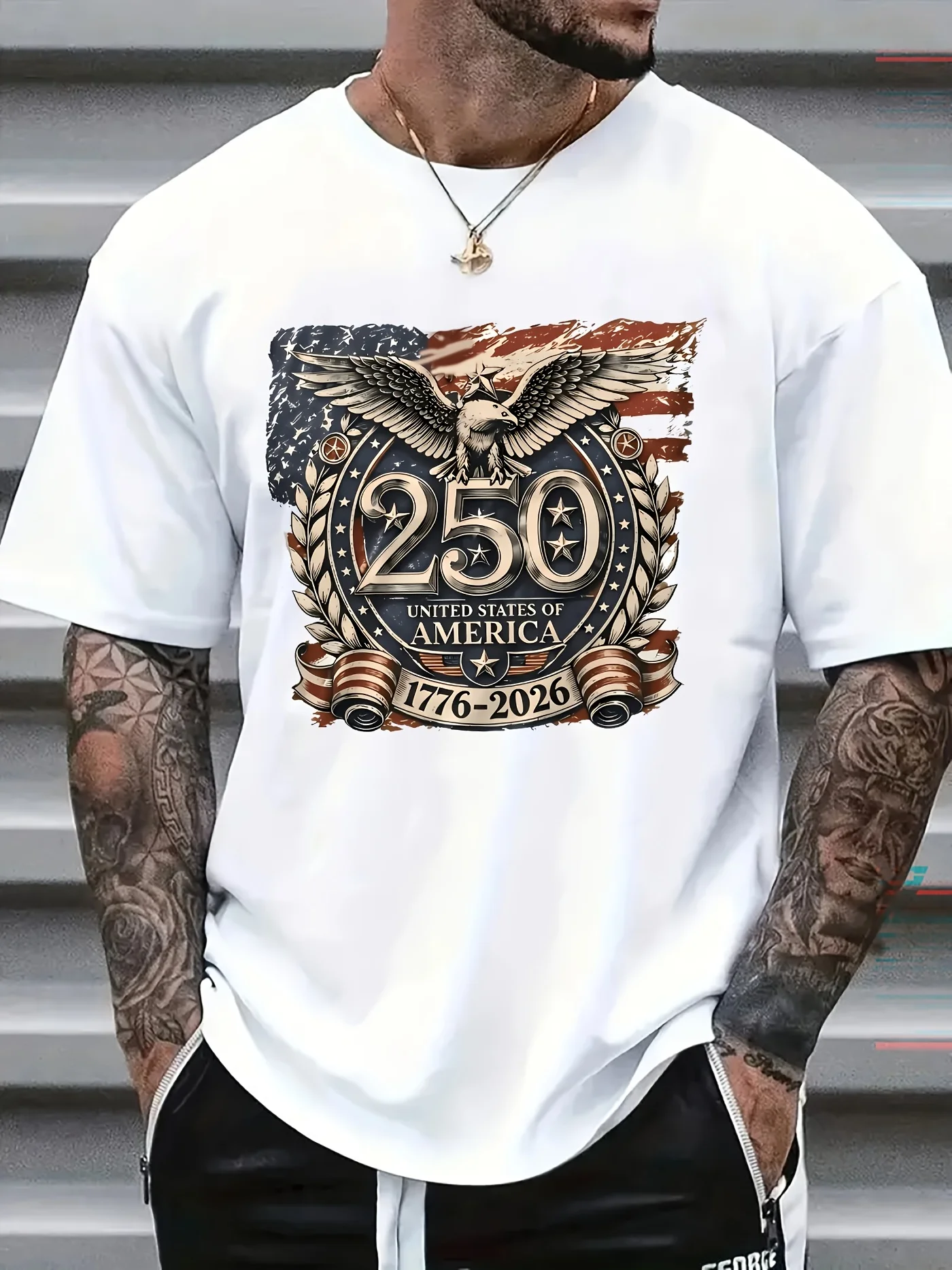 Men's Retro American-Style Commemorative T-Shirt with Distressed Bald Eagle Badge Print, Loose and Breathable Casual Short-Sleeve Top