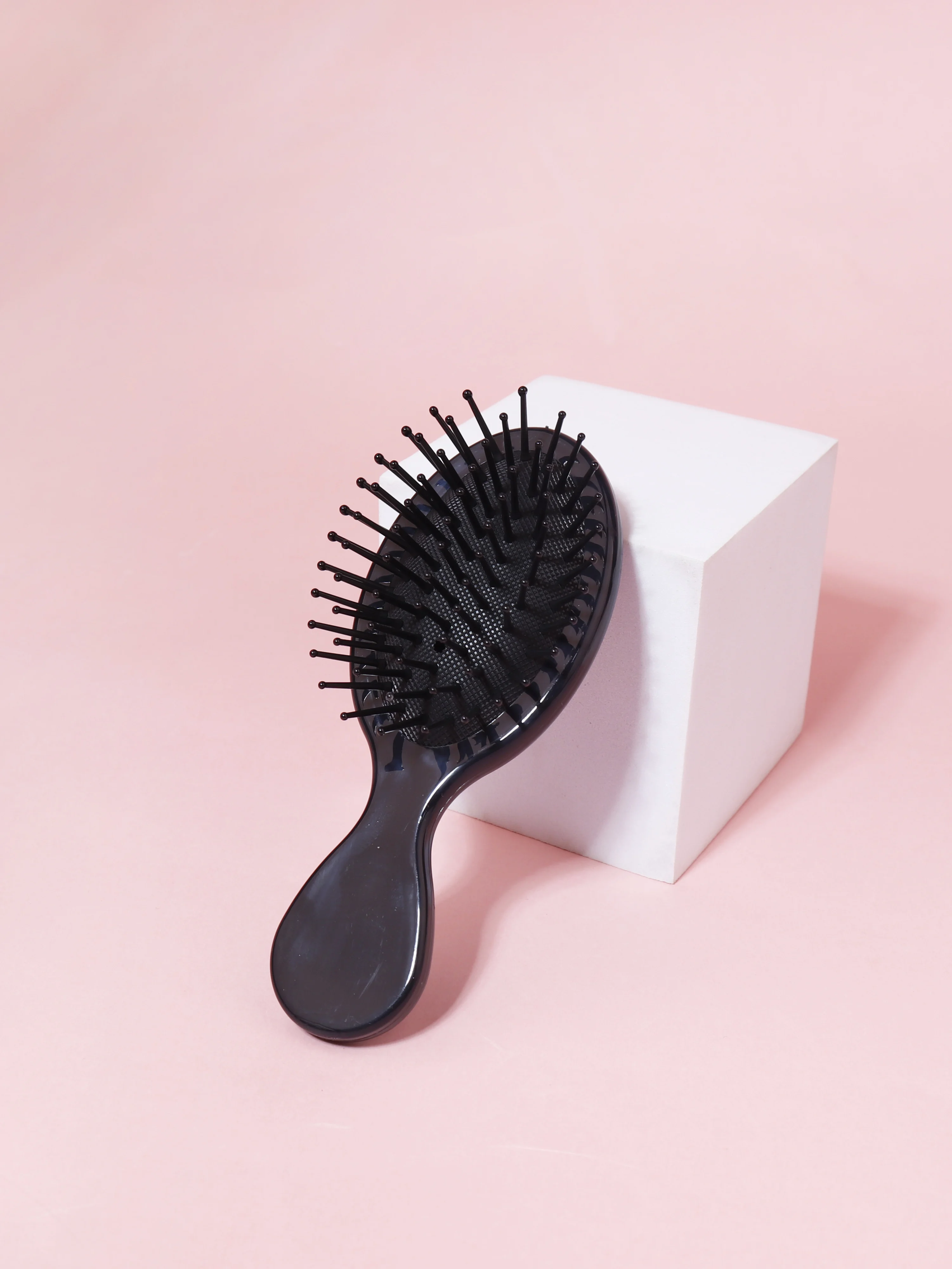 1PCS women\'s small hair brush, portable travel hair brush, mini oval dry and wet air cushion hair brush