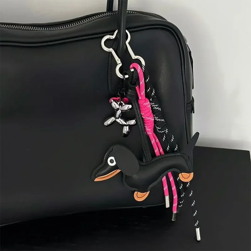 

Brand Retro Dachshund Pendant Niche Fashion Black Pink Rope Dachshund Silver Metal Puppy Chocolate Baseball Bag Couple Keychain