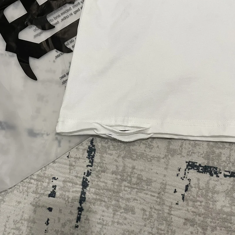 الصيف فضفاض الأبيض التالفة هول المحملة الرجال النساء الأزرق خطابات شعار طباعة فلاش الماس مختلطة العاطفة تي شيرت قطنية عالية الجودة مع العلامة