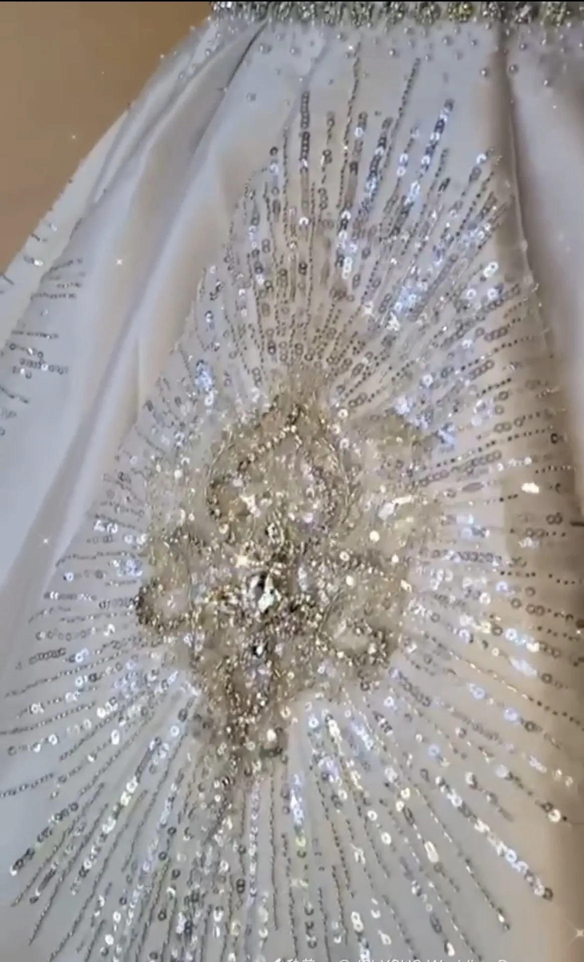 Customized Luxury Mermaid Wedding Dress V-Neck Long Sleeves Heavy Handwork Beads Crystal Beads Sequins Bride Formal Gowns Africa