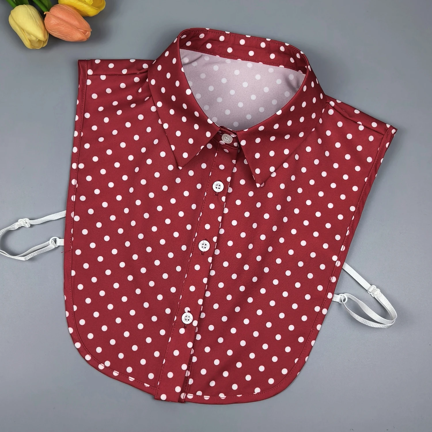 Polka-Dot-Kragen für Hemden. Es kann als dekoratives Element für Hemden, Pullover und Sweatshirts im Frühling und Sommer verwendet werden. – Detail 9