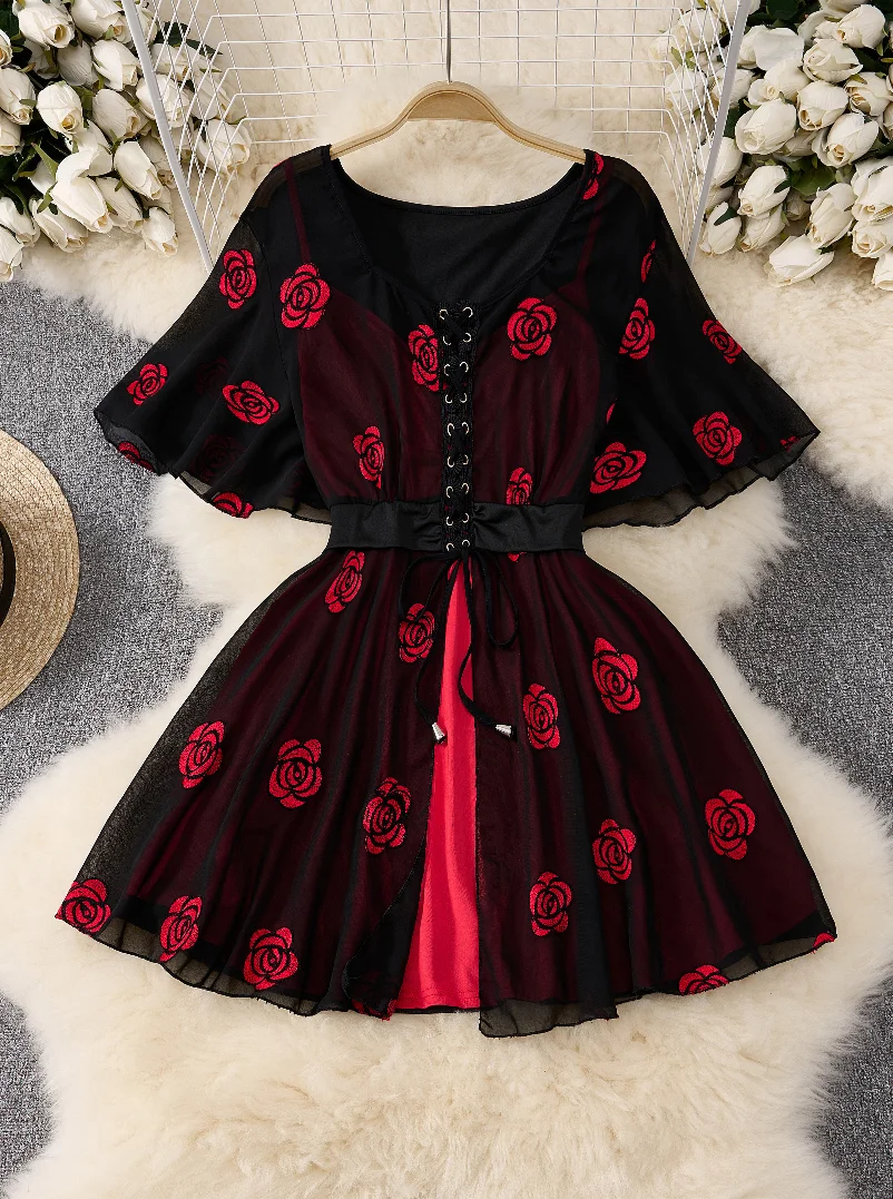 

Элегантный женский топ больших размеров с вышивкой розами, сетчатыми вставками и асимметричным дизайном на шнуровке, модный повседневный свободный крой для всех размеров