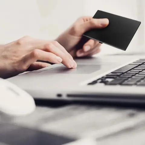 12-platsers Micro SD-kortfodral för förvaring, ultratunn kreditkortsstorlek lätt och bärbar TF-minneskortsförvaring svart 10 best sales micro sd-fodral - №1