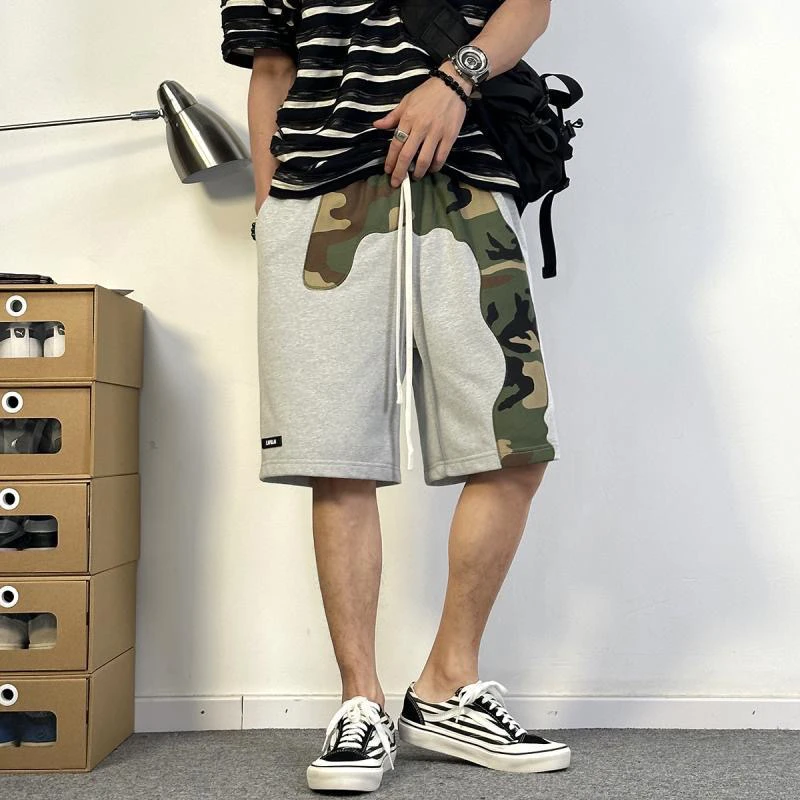 

Повседневная камуфляжная лоскутная мужская летняя модная свободная спортивная пятиточечная тяжелая рабочая одежда, повседневные спортивные штаны