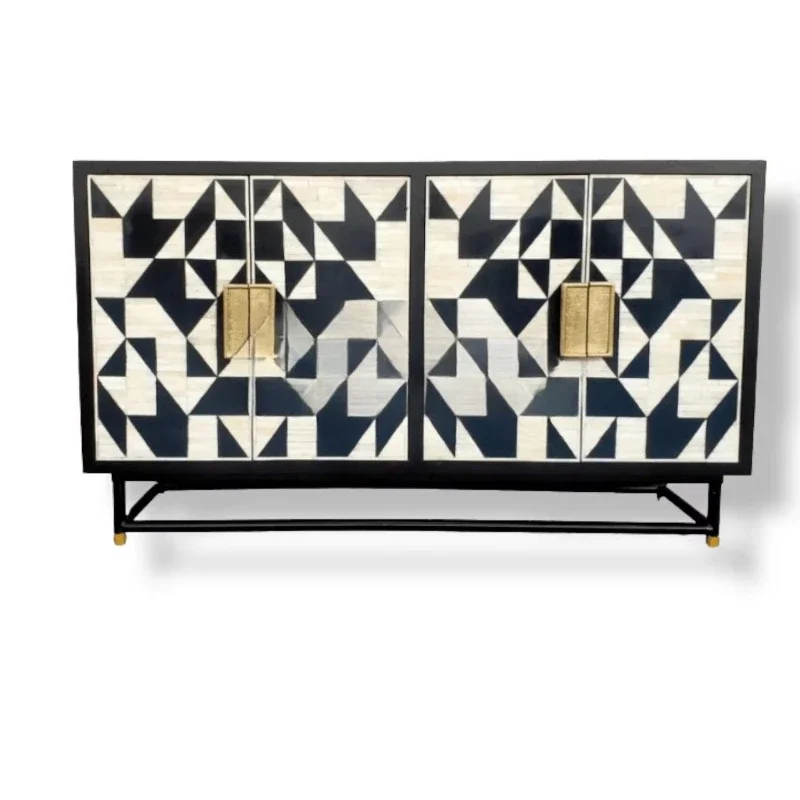 

Шкаф с 4 дверцами, инкрустированный костяными вставками.