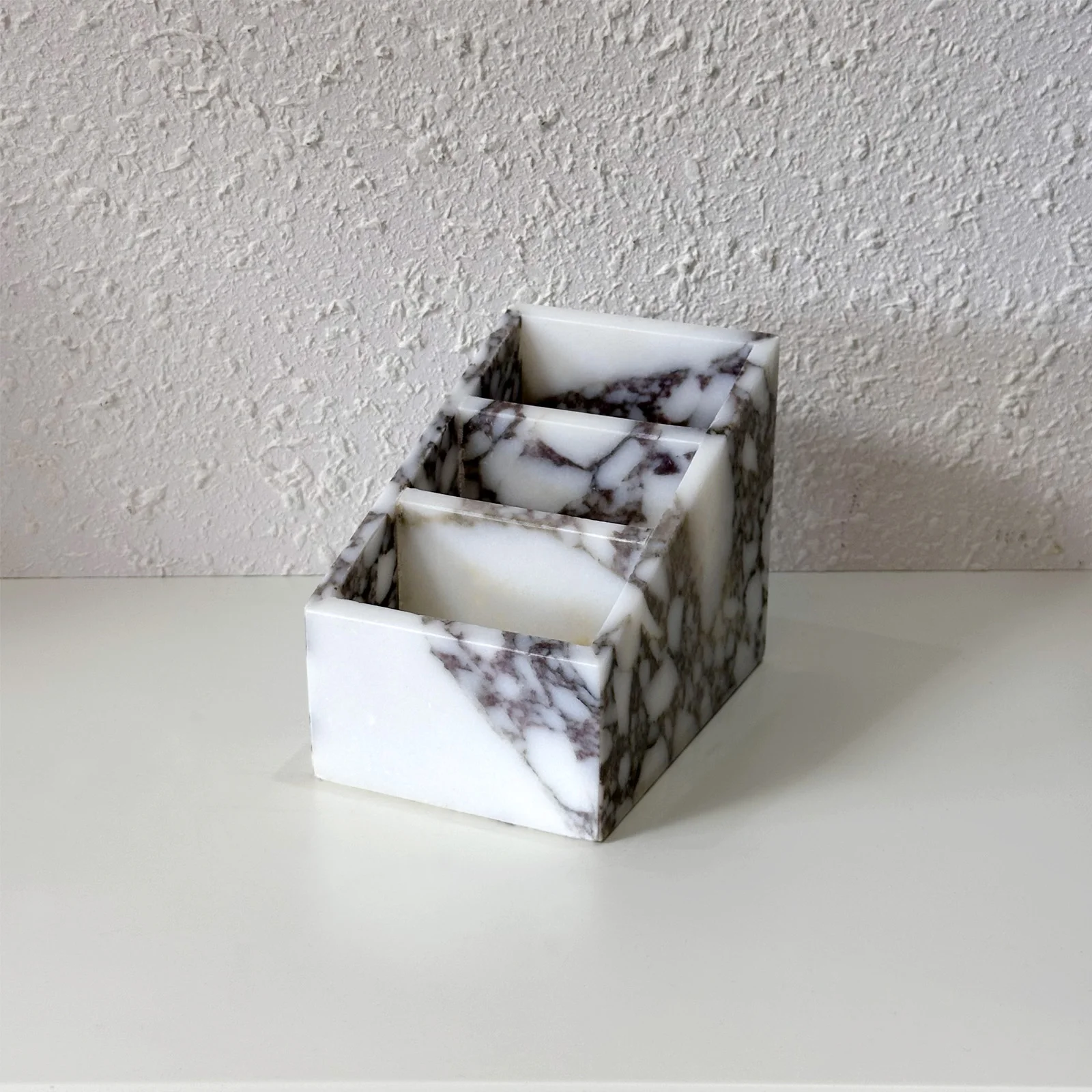 منظم سطح المكتب الفاخر من الرخام الطبيعي كالكاتا فيولا، صينية حجرية متعددة الطبقات للأقلام، فرش المكياج، منظم المجوهرات