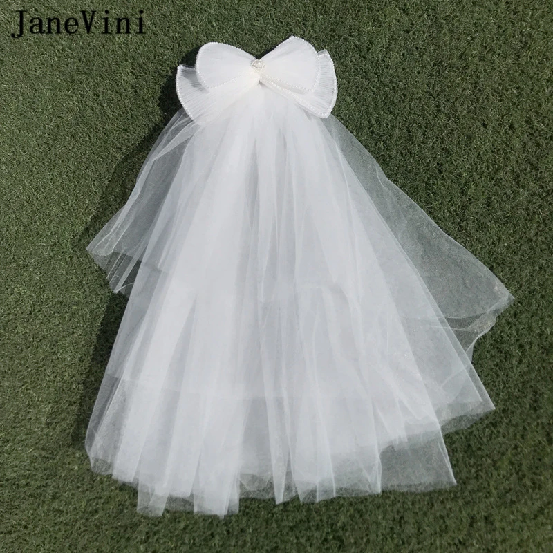 Janevini Romantische Korte Tulle Bridal Veils Met Metalen Kam Drie Layer Ivoor Vrouwen Sluier Grote Strik Parels Bruid Bruiloft Accessoires