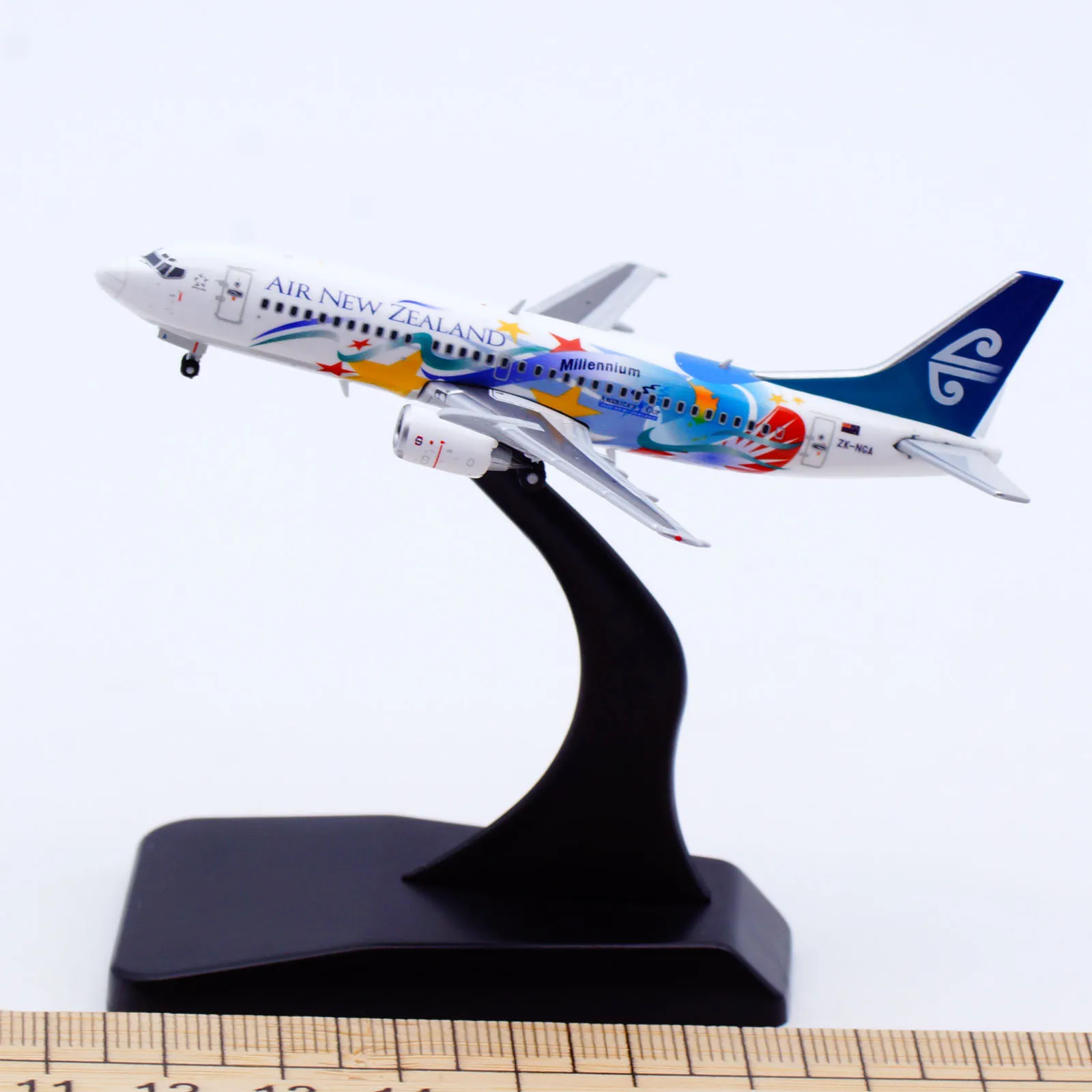 XX4969 โลหะผสมสะสมเครื่องบินของขวัญ JC Wings 1:400 Air นิวซีแลนด์ "StarAlliance" โบอิ้ง B737-300 เครื่องบิน Diecast รุ่น ZK-NGA