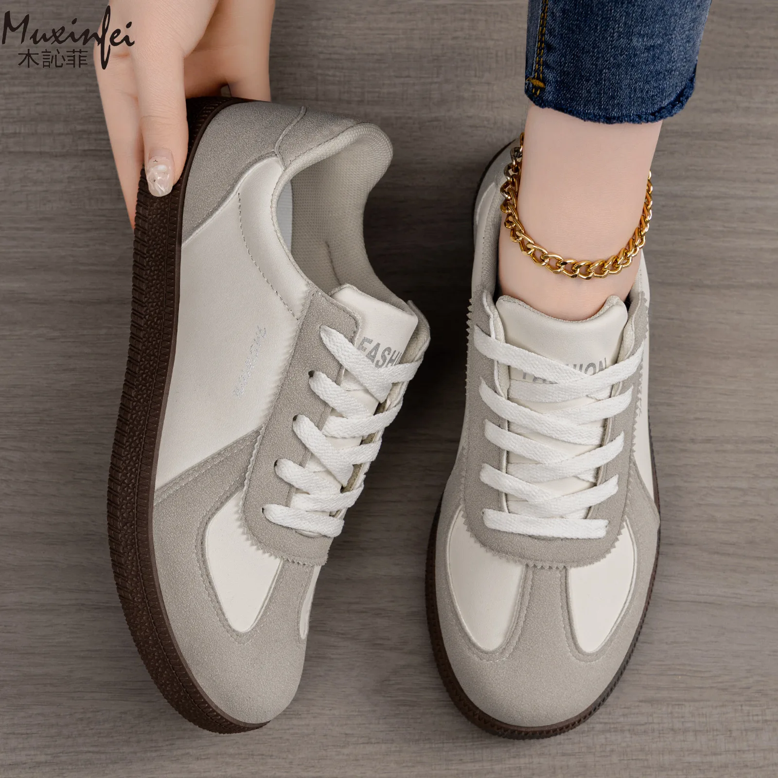 

2026 Women's retro shoes, fashionable casual sports shoes lightweight and comfortable lace up flat shoes, daily walking exercise