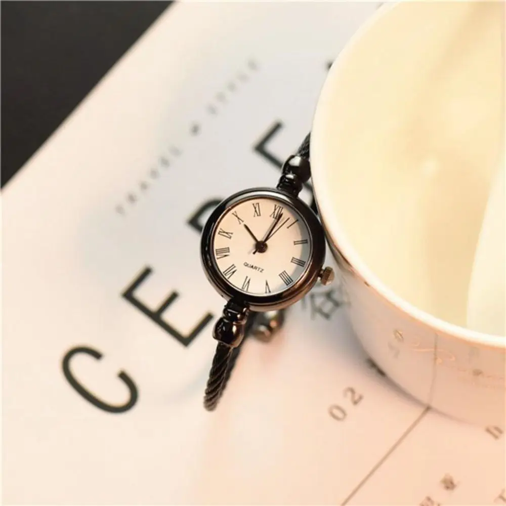 Casual Luxury Bangle Bracelet Retro Alloy Quartz Watch Wristwatch Chain Watches Women