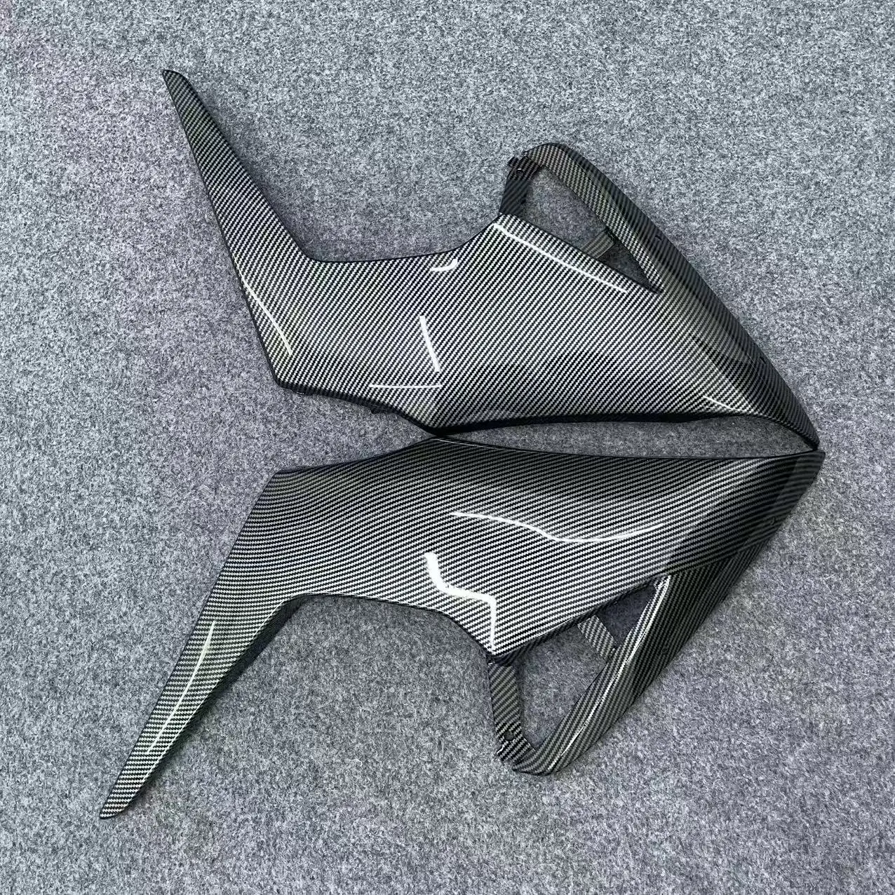 ABS motorcycle fairing is suitable for GSXR1000 GSX1000R K5 large R middle plate middle enclosure 05 06 05-06 carbon fiber paint