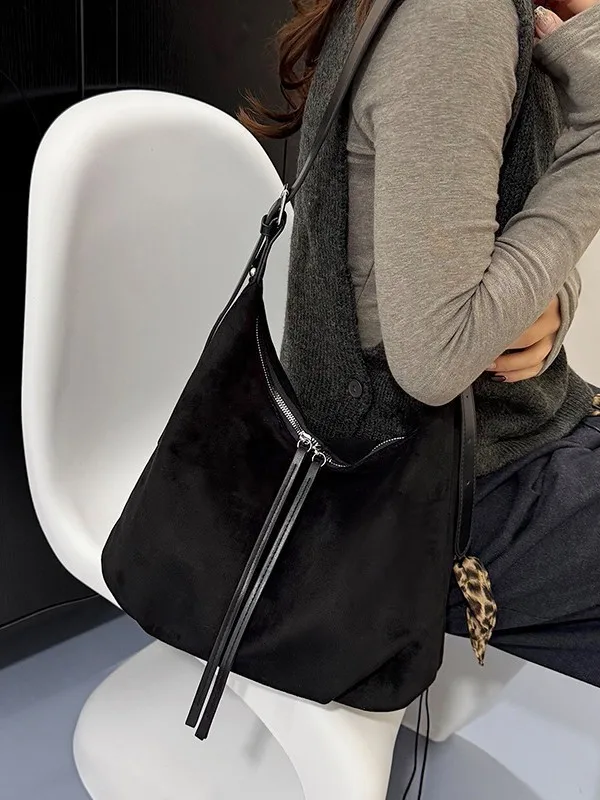 حقيبة يد من جلد الغزال لخريف وشتاء 2025، محفظة كلاسيكية للنساء، حقيبة كتف واسعة للركاب، حقيبة بسيطة من اليوم إلى الليل