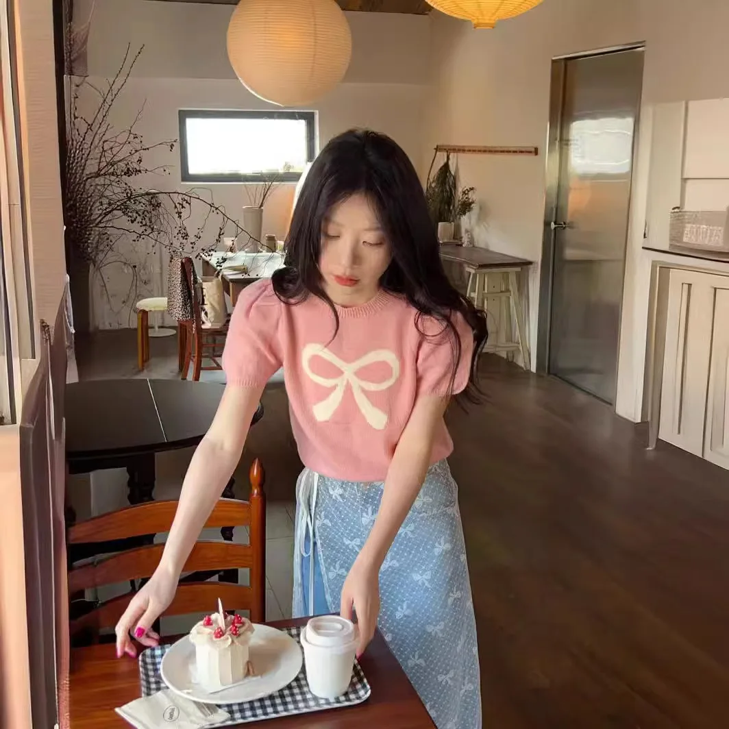 

Korean Style Youthful Girl's Cute Bow Jacquard Knitted Top Round Neck Short Sleeved Pullover Sweater for Women