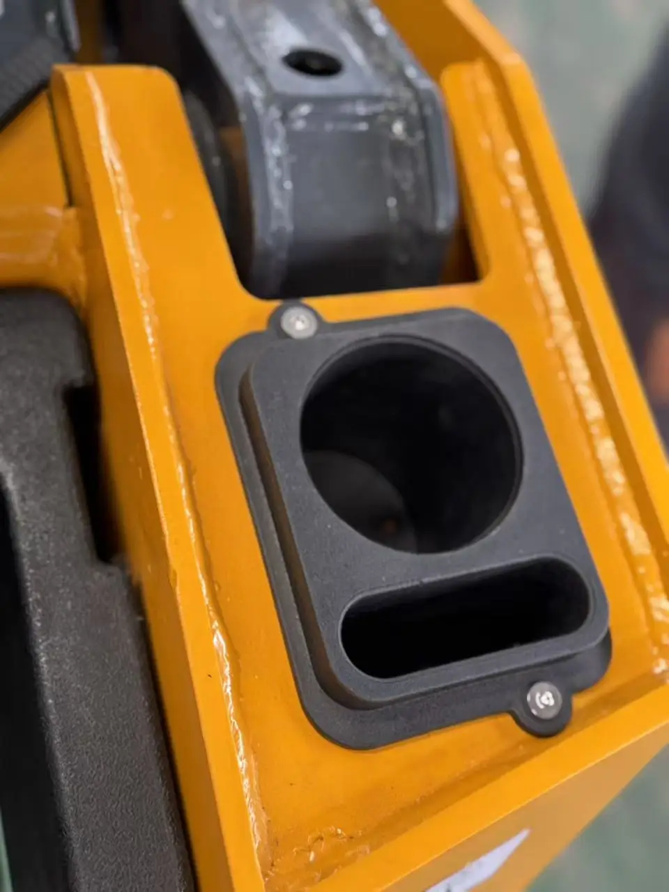 유압식 로더, 추가 스노우 블로워와 브레이커 해머가 장착된 미니 쿠보타 슬립 스티어링 로더