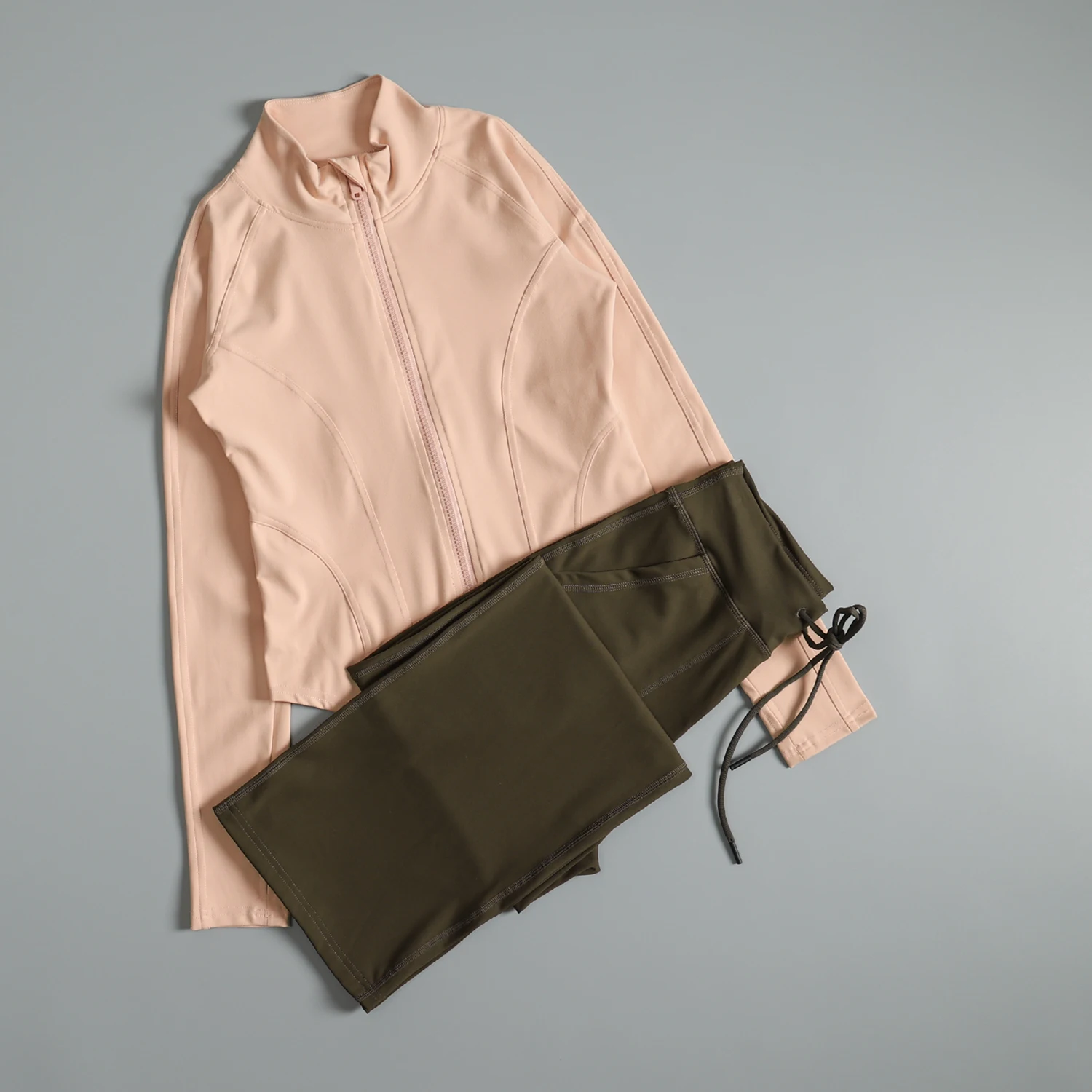 秋と冬の女性用ヨガウェアセット、高級朝ランニングワークアウトフィットネスウェア、ファッショナブルな痩身効果