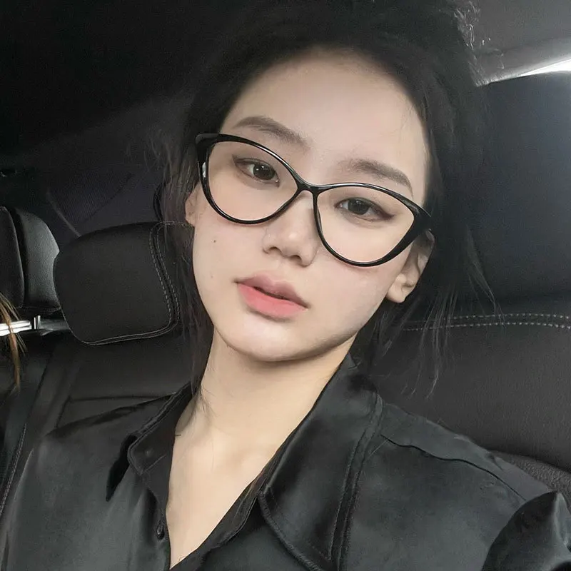 New Fashion Vintage Gradient Eyeglasses For Nearsightedness Anti Blue Light Myopia Unique White Legs Cat Eye Glasses Frame