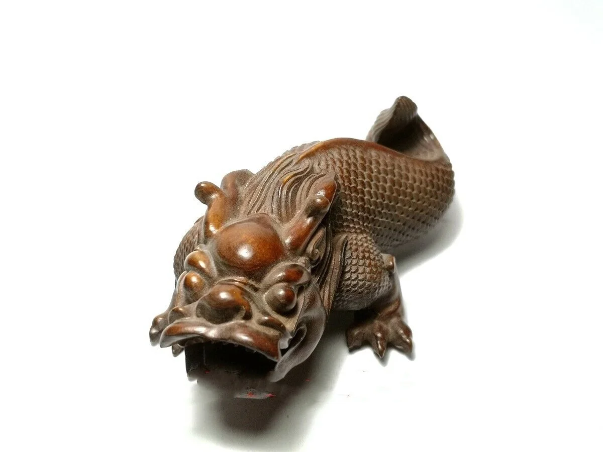 Japanese boxwood hand carved Loong Dragon Figure statue netsuke old collectable