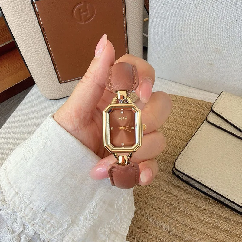 2026 New Luxury Lock Dial Red Watch Women's Fashion High Quality Girls Leather Watch Women's Quartz Watch Jewelry Gift
