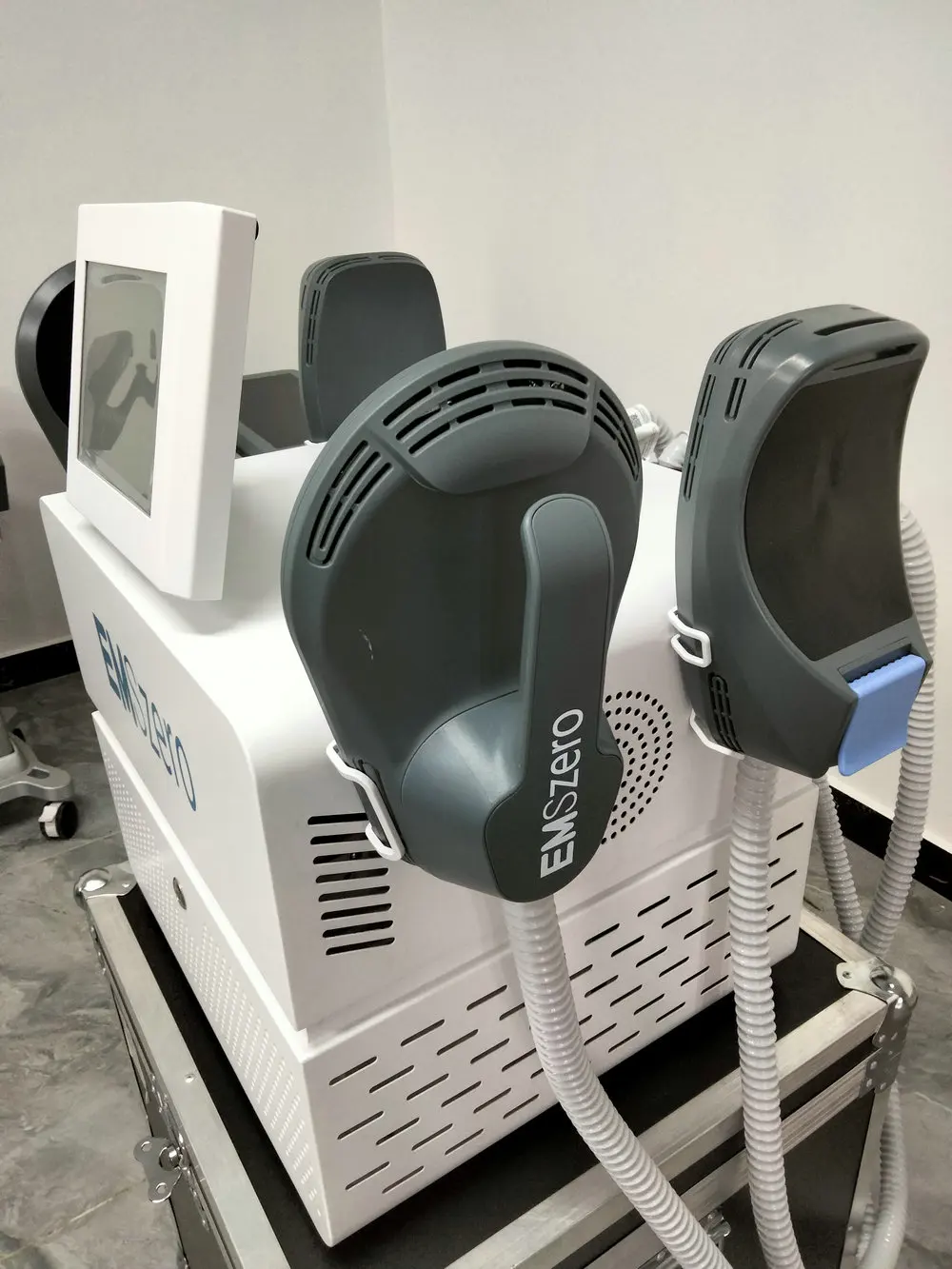 15 مرحباً - EMT Technologie de Radiofrecuenciamachina de moldeo por cuer emszero، وهي عبارة عن تجميع سريع