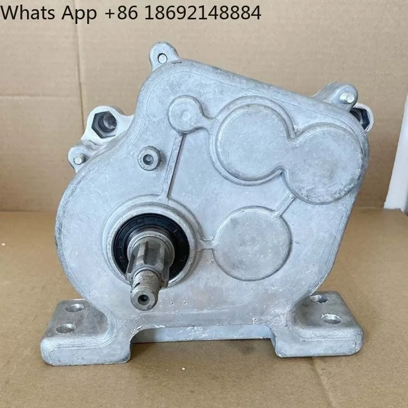 Marine water cutting grass propulsion gearbox assembly traveling gearbox optical cable tractor gear reducer