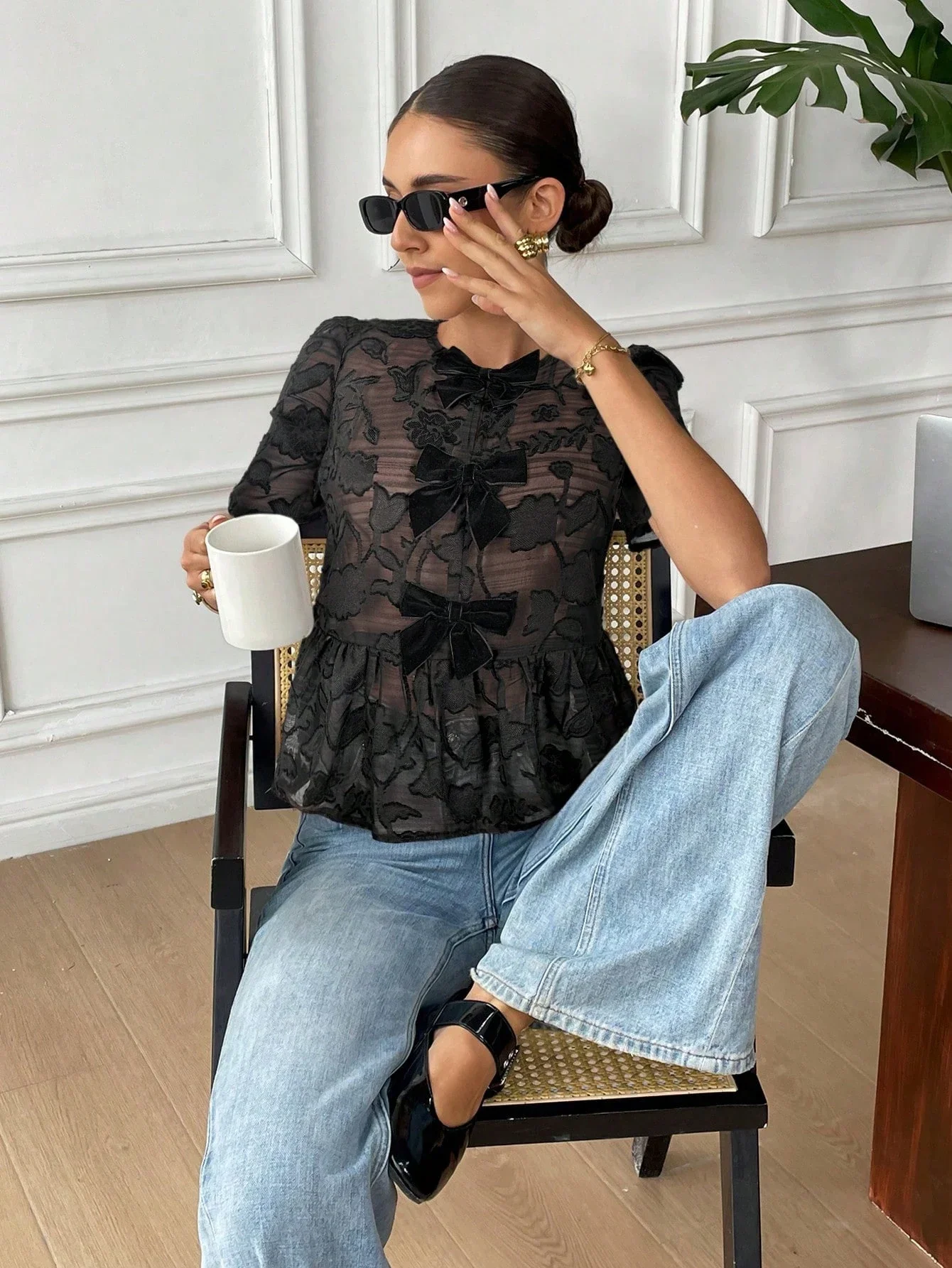 

Женская блузка с круглым вырезом, коротким рукавом, цветочным кружевом, бантом и плиссировкой, элегантный повседневный топ