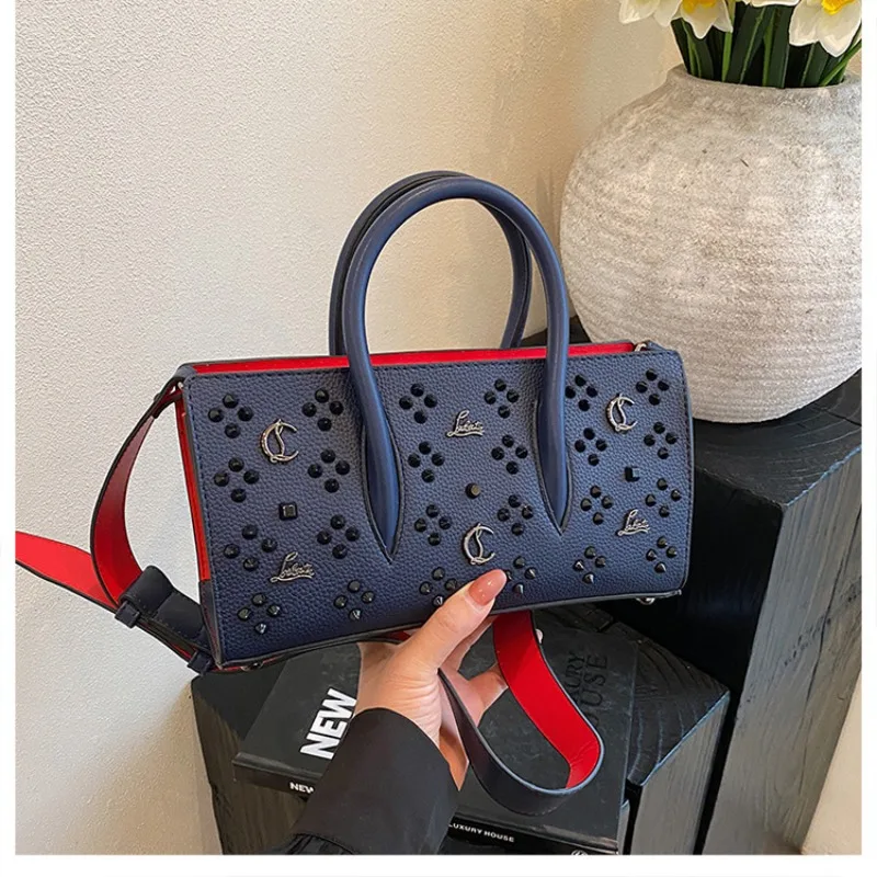 

​​2025 New High-Quality Hollow-Out Tote Bag Spacious Commuter Shoulder/Underarm/Crossbody Bag Perfect for Women's Daily Use​​