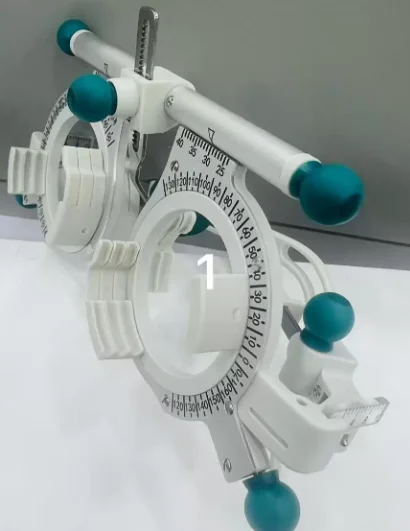 Professional optical trial frame with adjustable interpupillary distance nose pads
