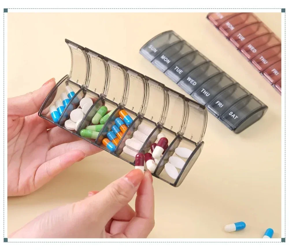 Pillendose für 7 Tage, Medikamentenbox, Wöchentlicher Pillenorganizer für Vitamine, Fischöle, Nahrungsergänzungsmittel und Medikamente für Reisen und Arbeit – Detail 11