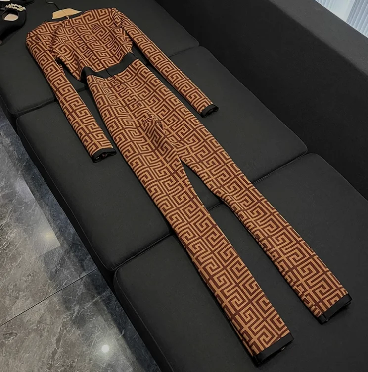 Lady High Quality Slim Fitted O-neck Long Sleeve Single-breasted Street Wear Women Geometric Jacquard Jumpsuit