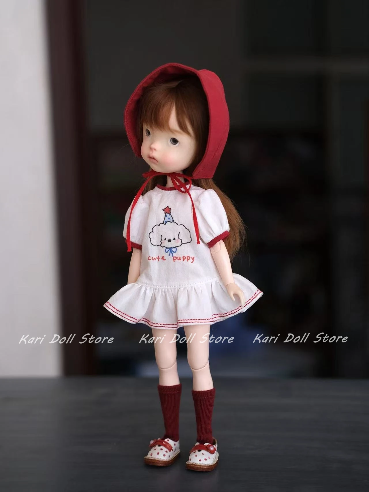 

Комплект одежды для куклы Kari 2026: красная шапочка и юбка для куклы Landazz Landoudou ob22