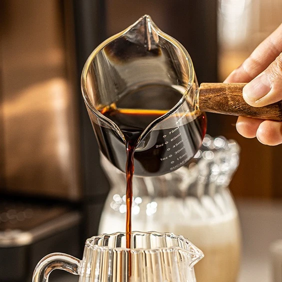 

Mini Glass Milk Cup Breakfast Cups Single/double Mouth Design 75ml Commercial Scale Glass Pot Sauce Cup With Wooden Handle Bar