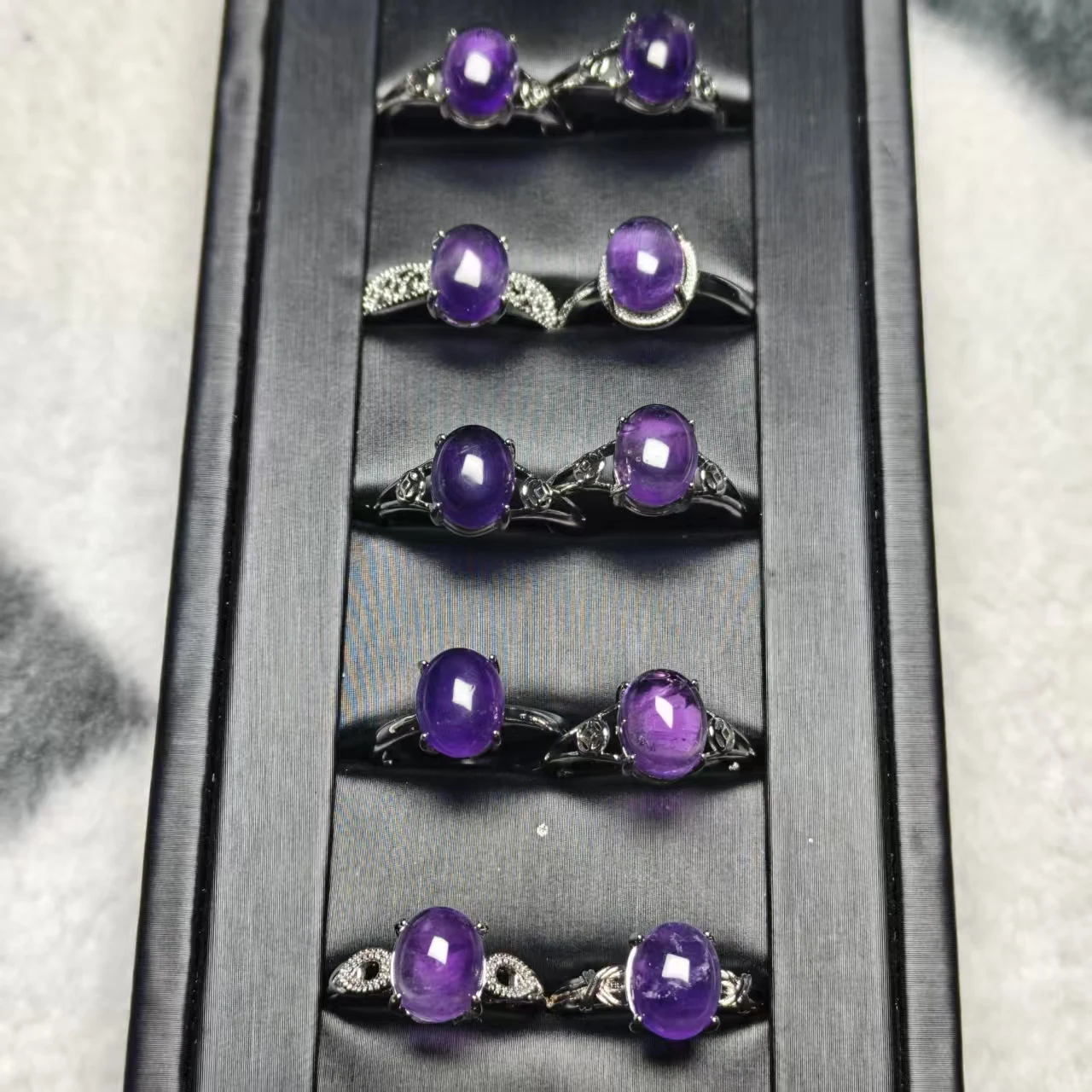 Natürlicher Amethyst-Ring, modisch und luxuriös, mit hochwertigen Verzierungen besetzt, Kristallschmuck, verstellbar, neues Design. – Detail 5