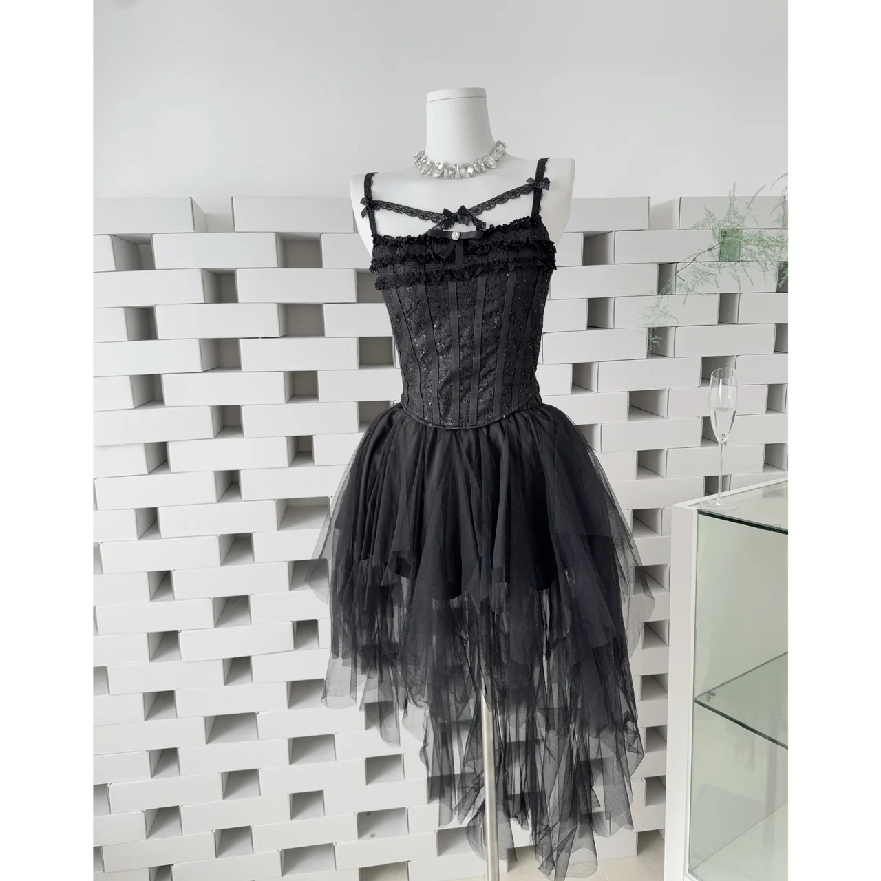 

Women's Summer Gothic Black Two Pieces Skirt Set Lady Strap Lace Fishbone Slim Camisole Top + Irregular Tulle Skirt