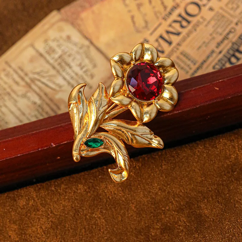 

2024 New Sunflower Ruby Sweater Brooch Premium Exquisite High Feeling Brooch Manufacturers Wholesale